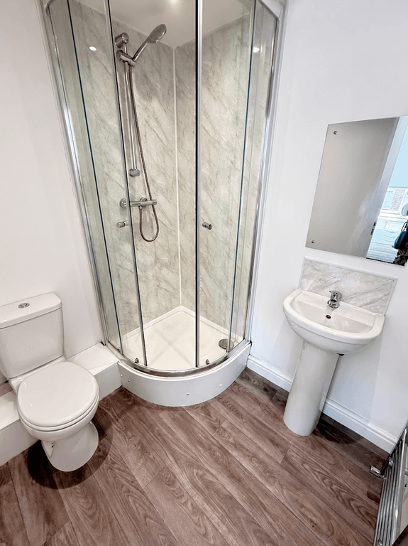 Property photo 3 of 24 Room 1 - En-Suite