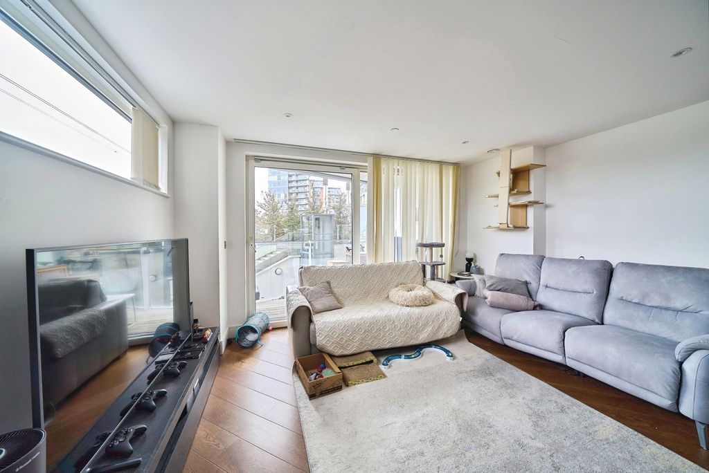 Property photo 3 of 17 Photo