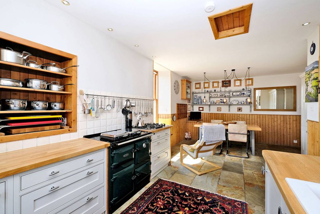 Property photo 3 of 40