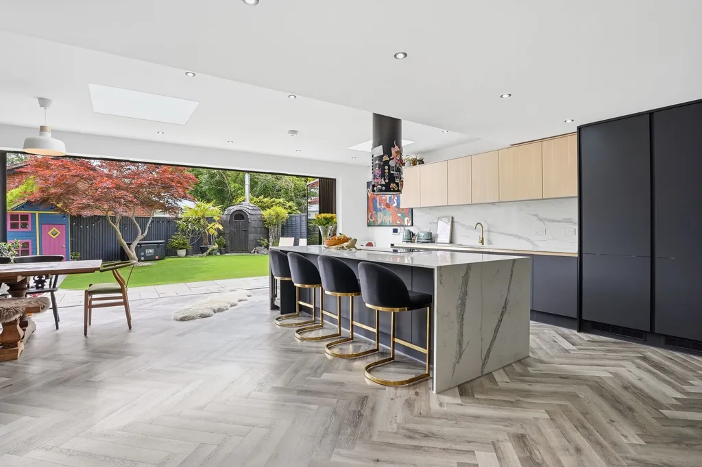 House in Two Mile Ash MK8, Abbey Hill - More