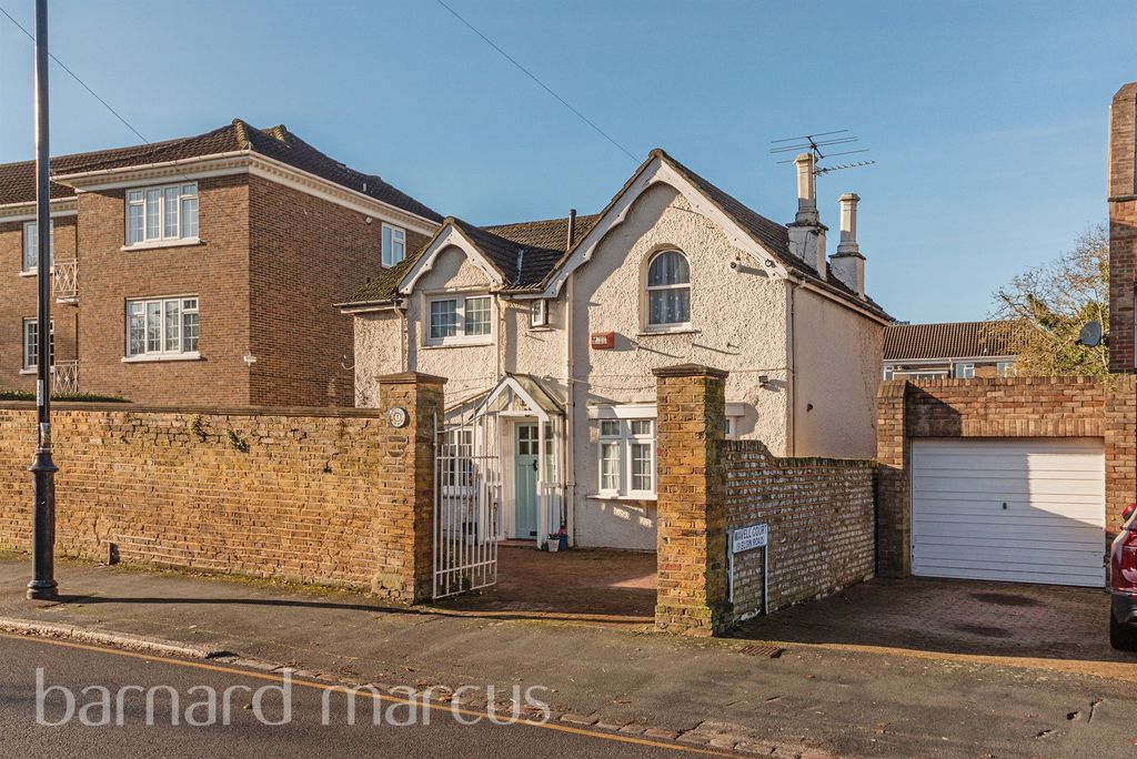 Property photo 3 of 12