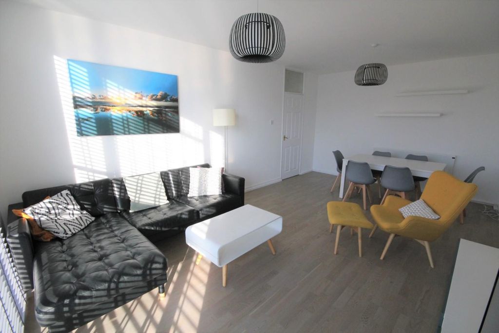 Property photo 3 of 11 Lounge 2.Jpg