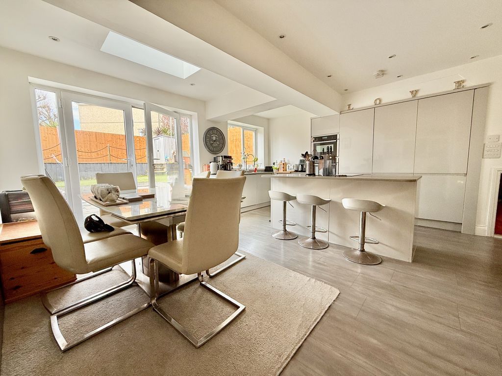 Property photo 3 of 15 Photo 5