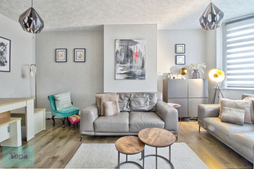 Property photo 3 of 12 C2A00Fcd-Lounge