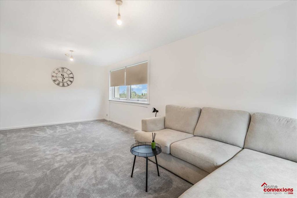 Property photo 3 of 20 Lounge Dining (2)