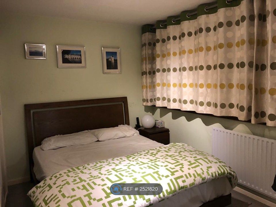 Property photo 3 of 11 Bedroom Number 2 Which Has Built In Study