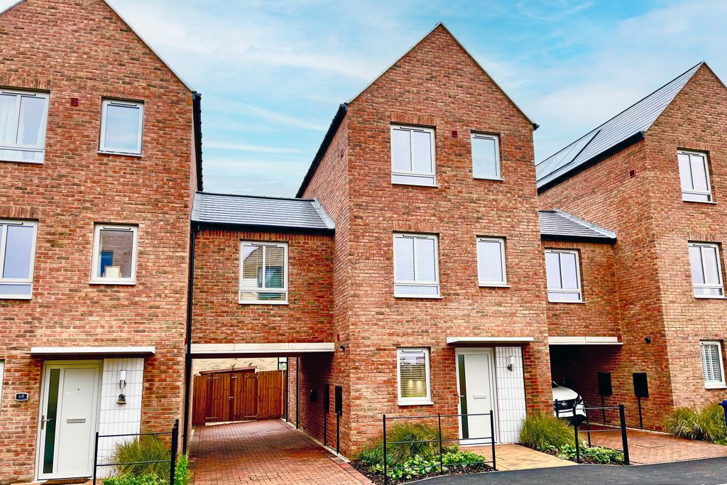 Property photo 1 of 8 Oakington