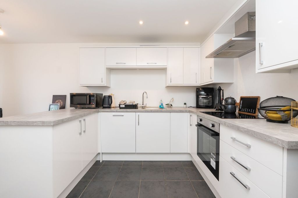 Property photo 2 of 24