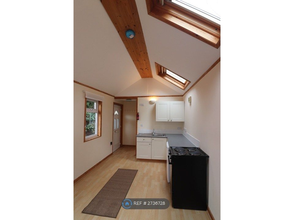 Property photo 2 of 9 Kitchen Lounge