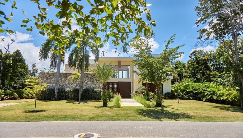 Property photo 2 of 48