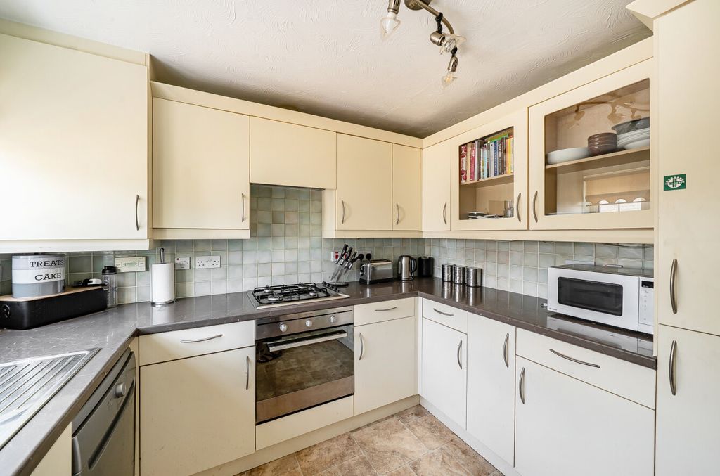 Property photo 3 of 14 Kitchen
