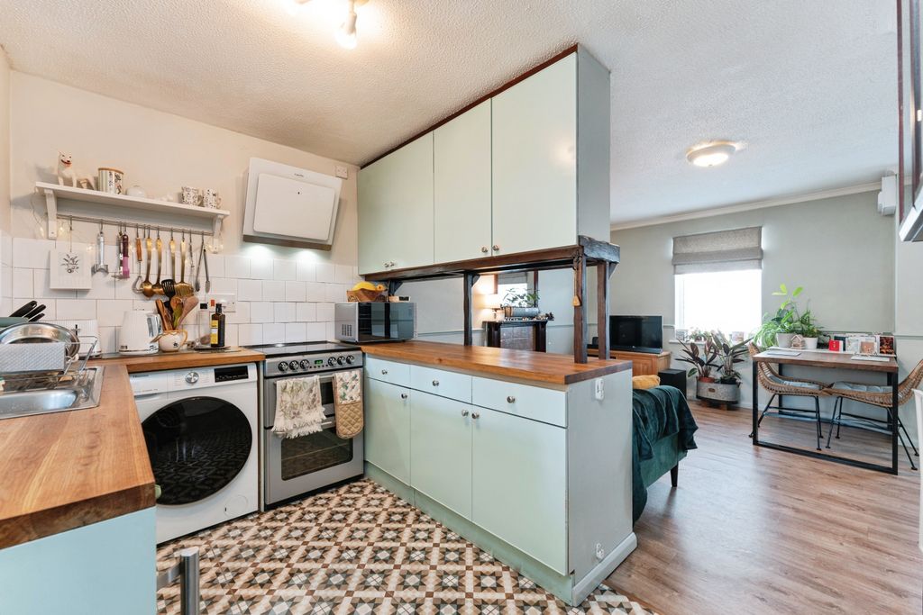 Property photo 3 of 15 Kitchen