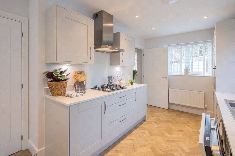 Property photo 3 of 12 Kitchen