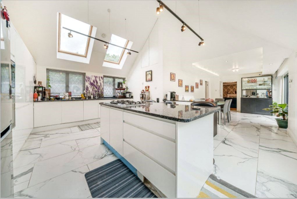 Property photo 2 of 12 Picture No. 18