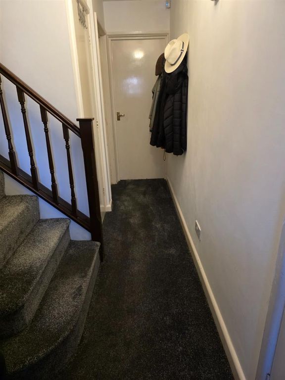 Property photo 2 of 17 Hallway.Jpg