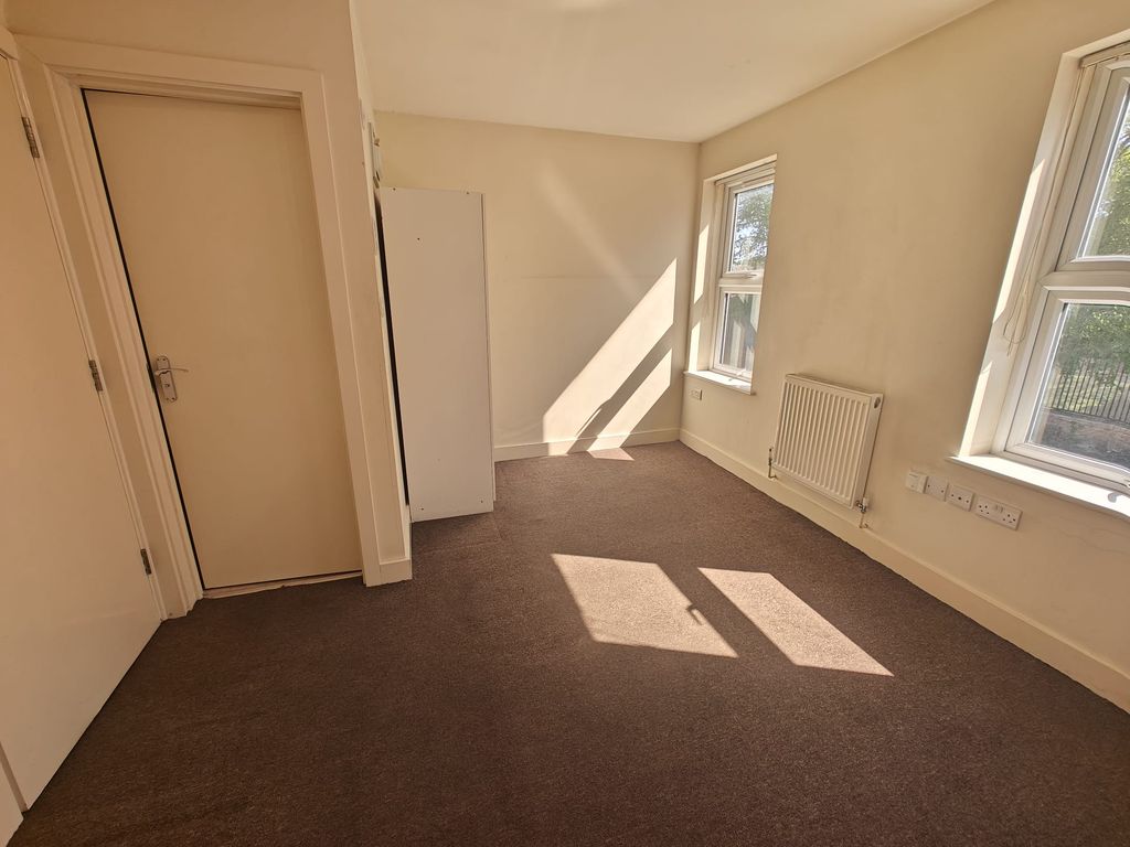 Property photo 3 of 4