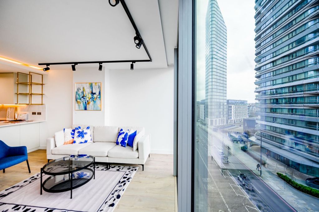 Property photo 2 of 8