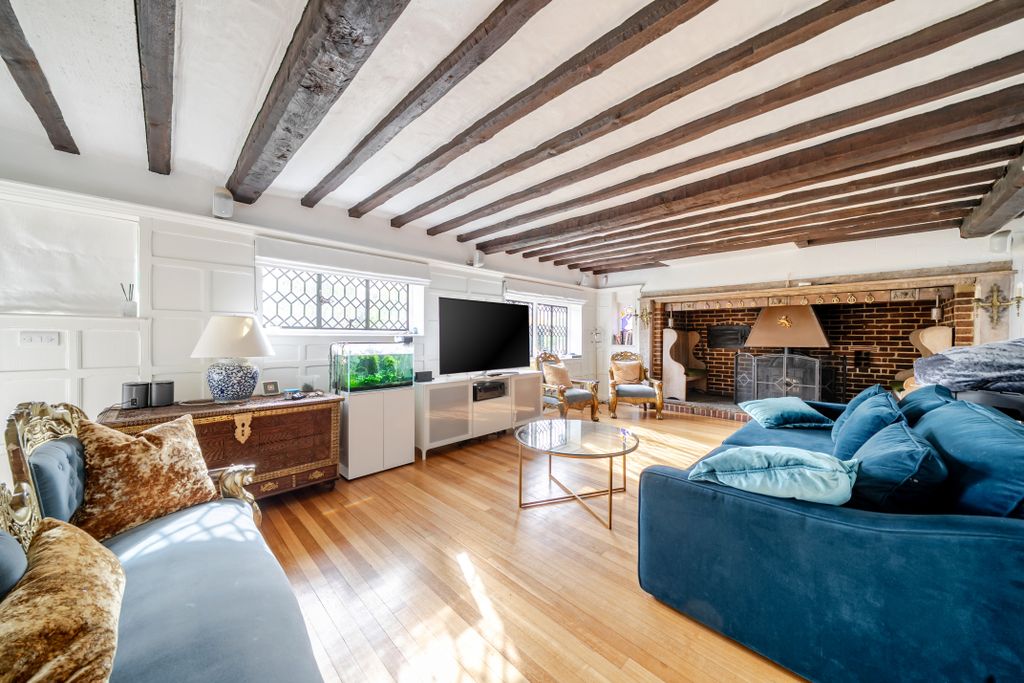 Property photo 2 of 20