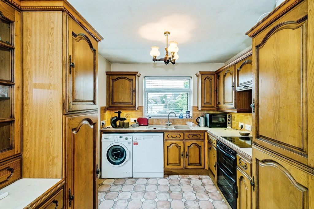 Property photo 3 of 17