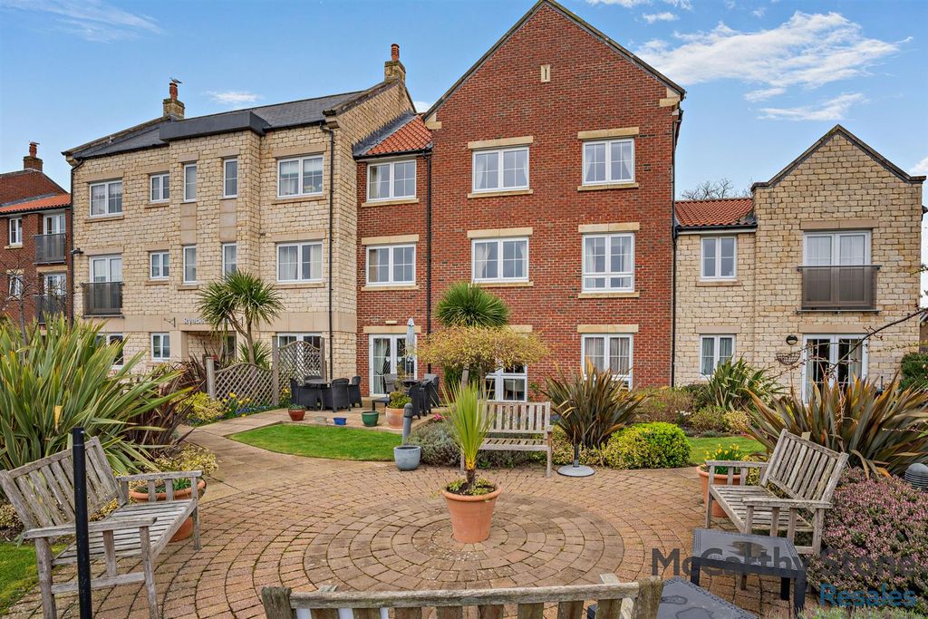 Property photo 1 of 26 8684051-Exterior04-800.Jpg