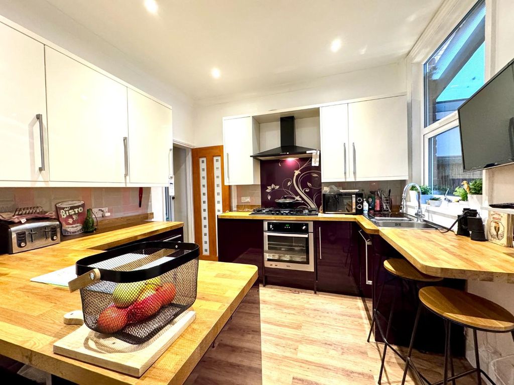 Property photo 3 of 15 Kitchen