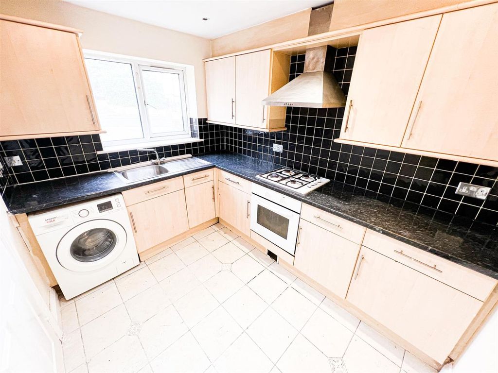 Property photo 2 of 14 Church Hill Ig10