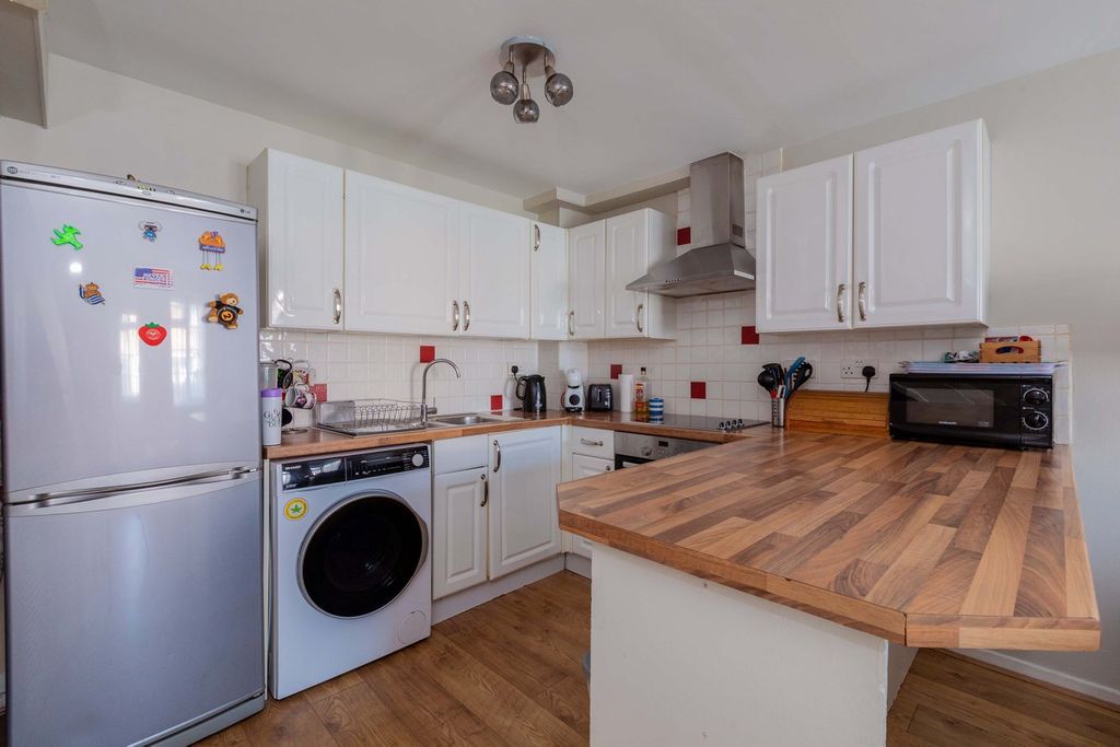 Property photo 3 of 7