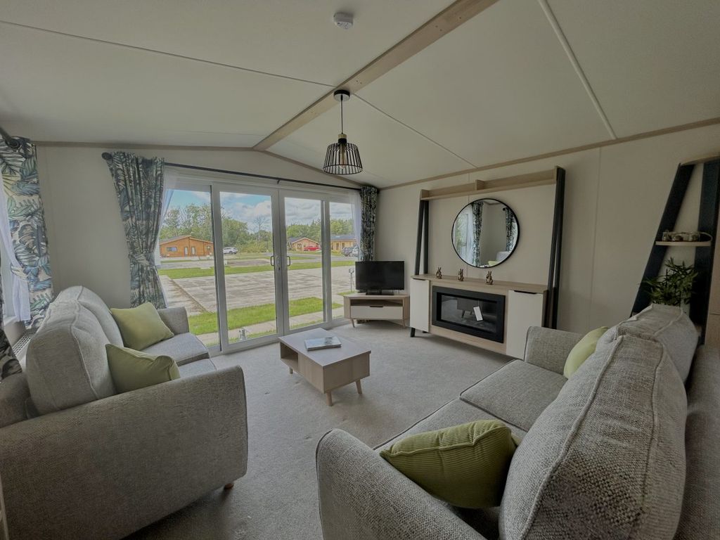 Property photo 3 of 8 Charmouth 1 .Jpg