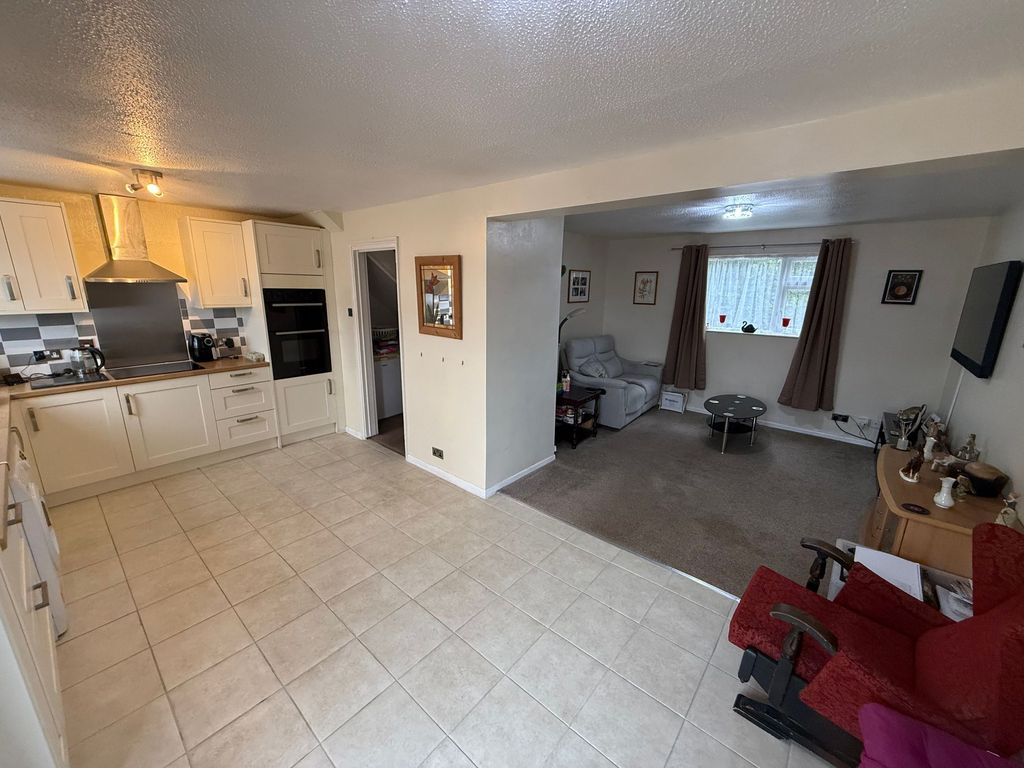 Property photo 3 of 19 Kitchen/Dining Area