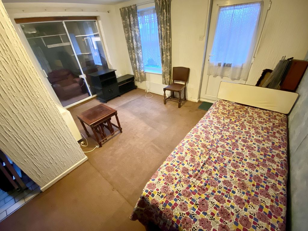 Property photo 3 of 9 Lounge