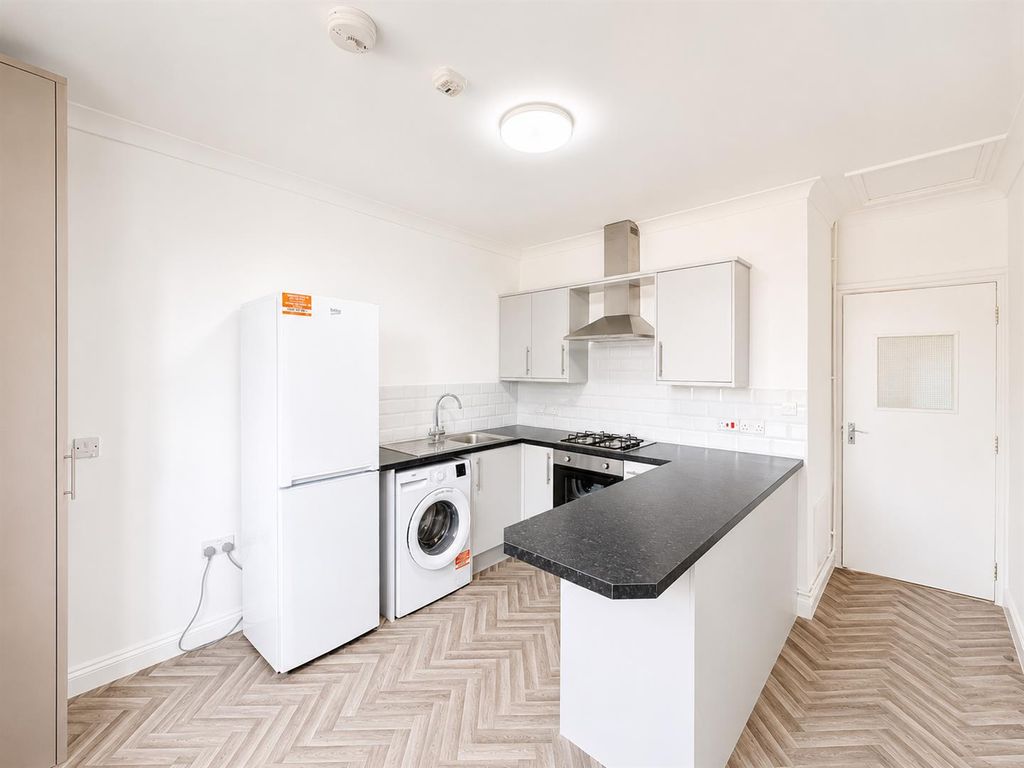 Property photo 1 of 7 Kitchen