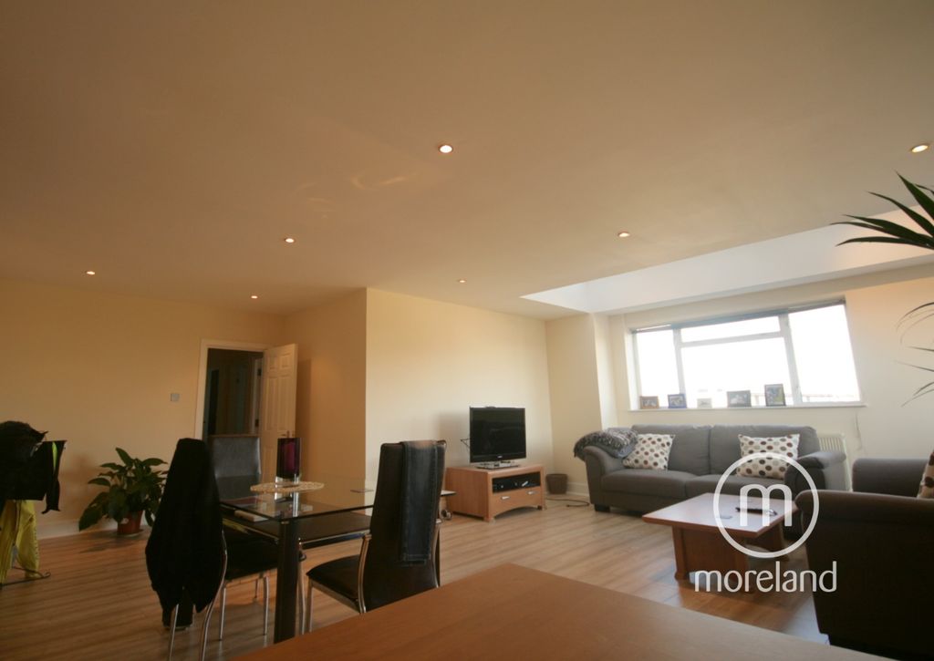 Property photo 3 of 9 4389502