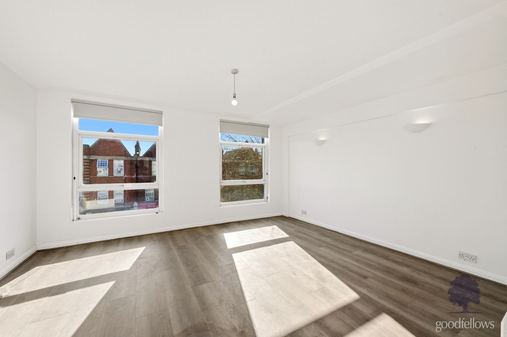 Property photo 3 of 11 Picture No. 14