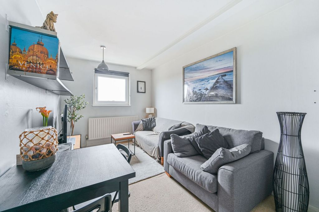 Property photo 2 of 5