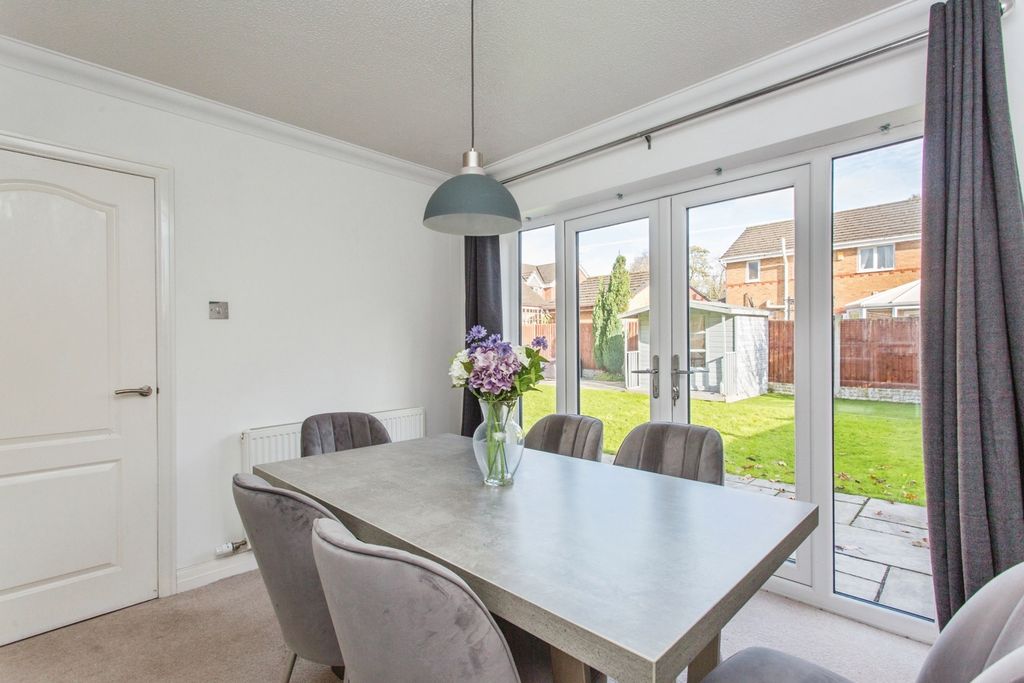 Property photo 3 of 17 Dining Room