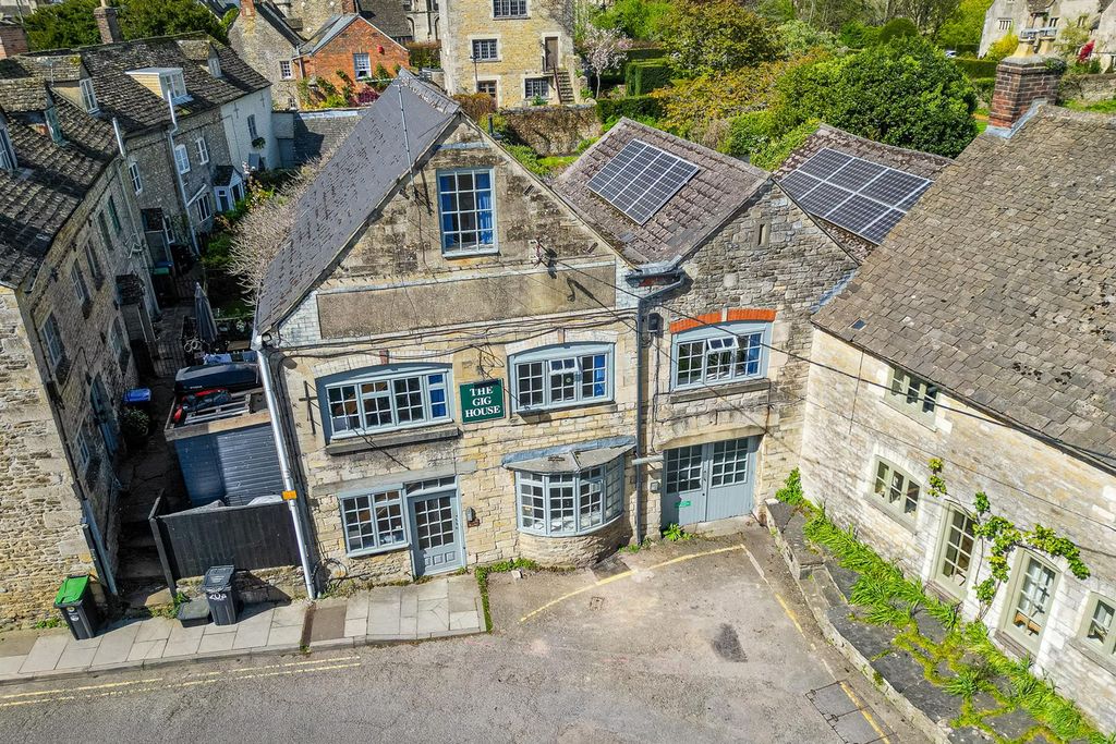 Property photo 2 of 42 The Gig House, Oxford Street, Malmesbury, Wiltshir