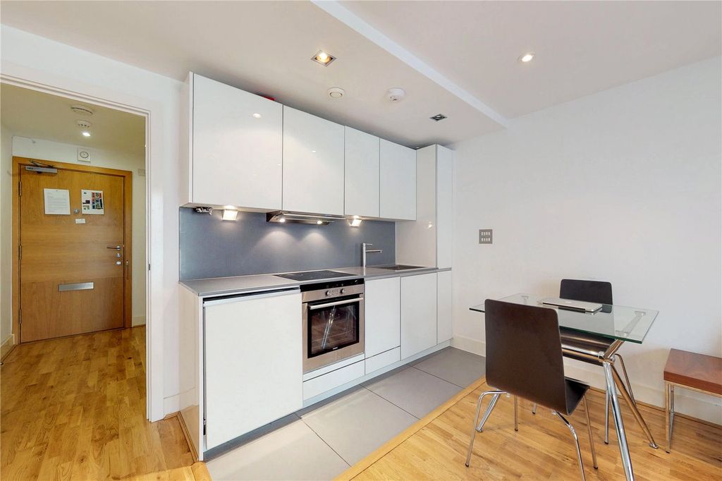 Property photo 1 of 8 Studio