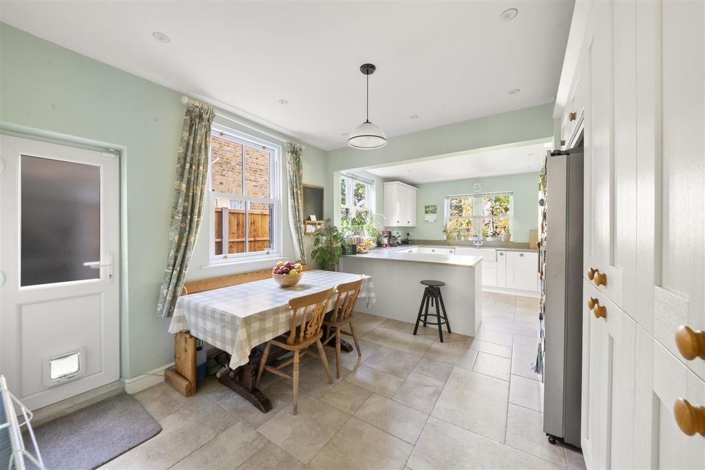 Property photo 2 of 17