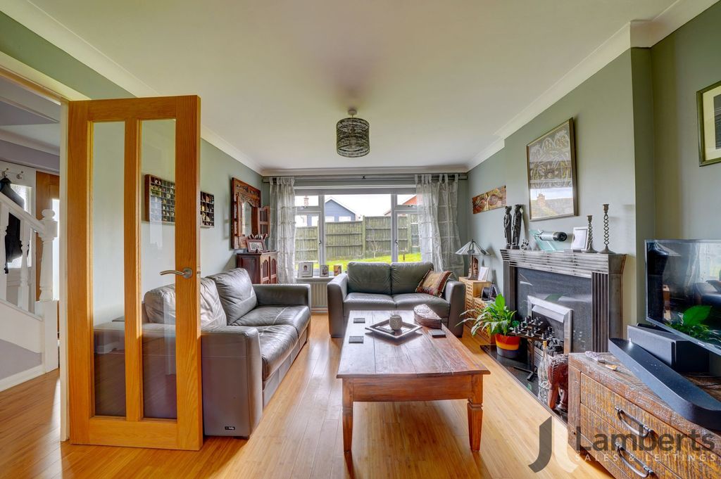 Property photo 2 of 35 Lounge