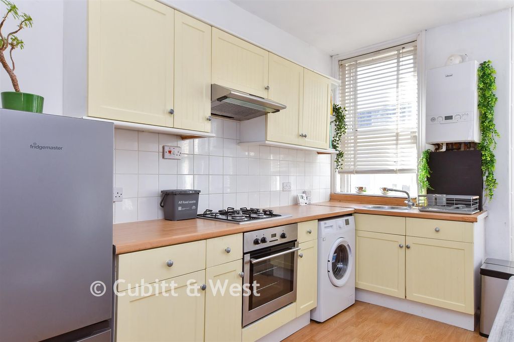 Property photo 3 of 11 Lounge/ Kitchen/ Diner