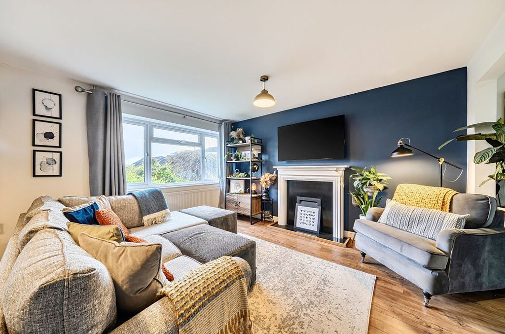 Property photo 1 of 11 169c59A28Ec51F1434683969c419F0824001