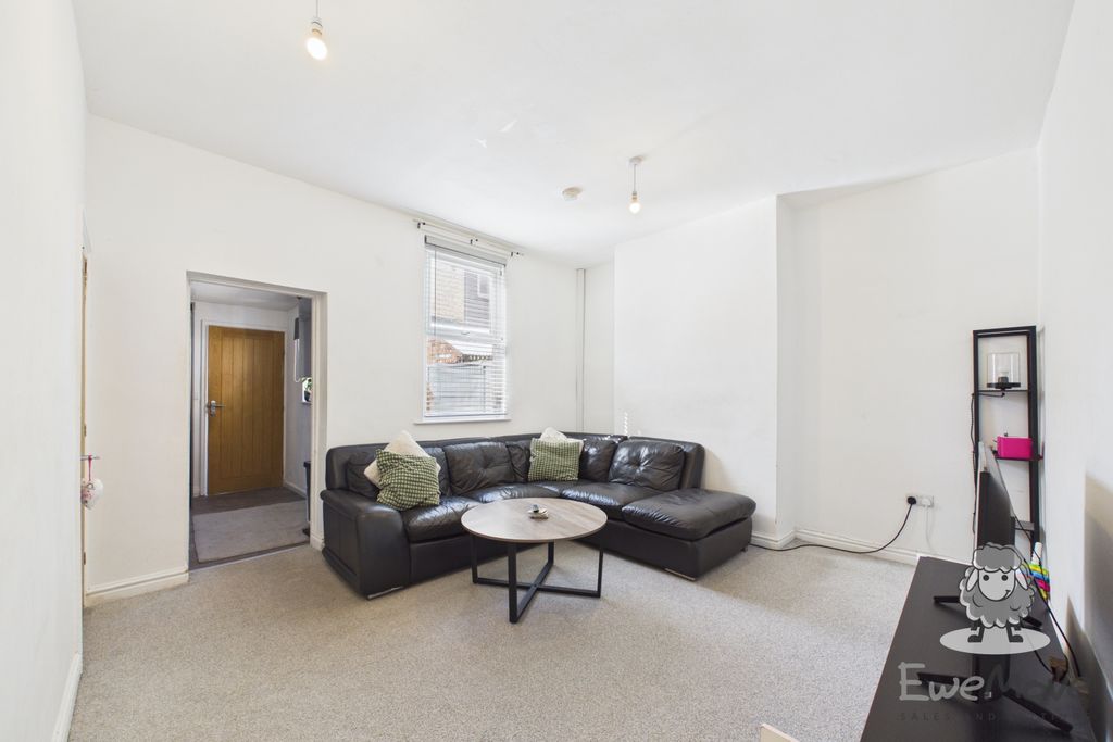 Property photo 3 of 10 Cam03047G0-Pr0094-Still009