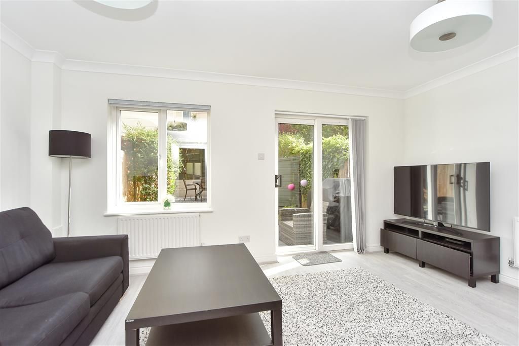 Property photo 2 of 12 Garden Room/Bedroom 4