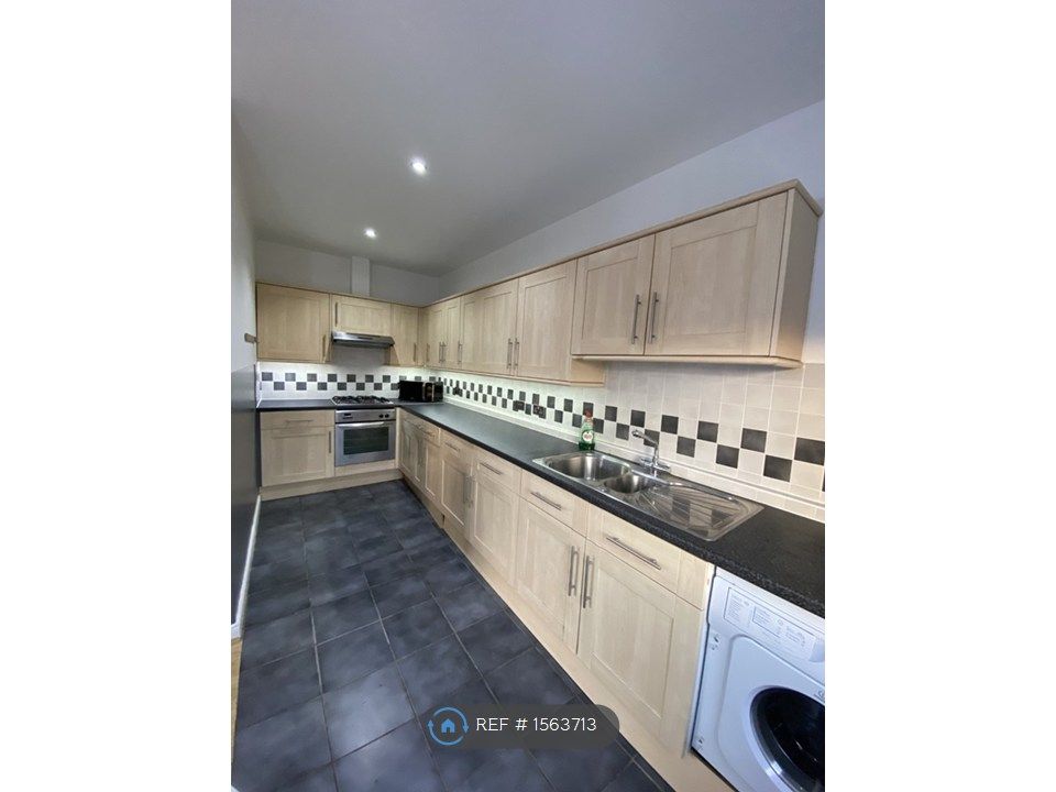 Property photo 1 of 11 Kitchen