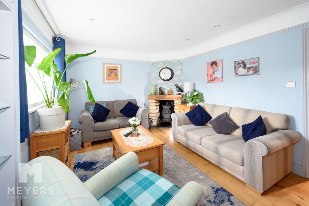 Property photo 2 of 26