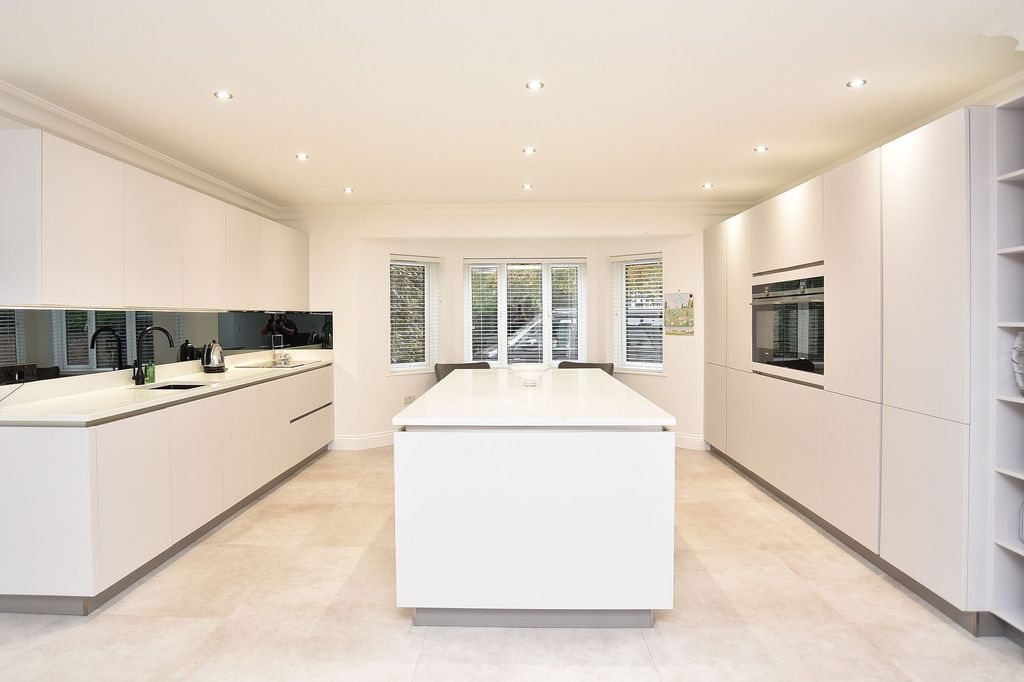 Property photo 2 of 25