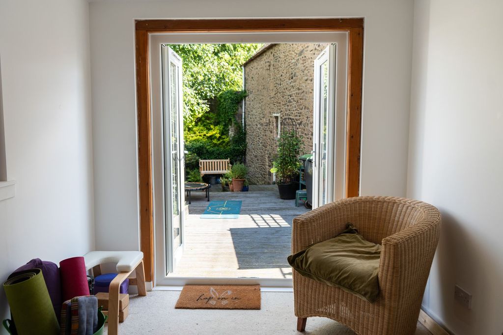 Property photo 3 of 47