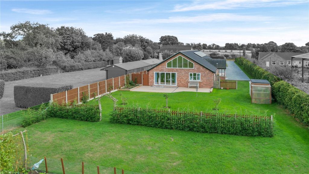 Property photo 1 of 16 Mill Nurseries