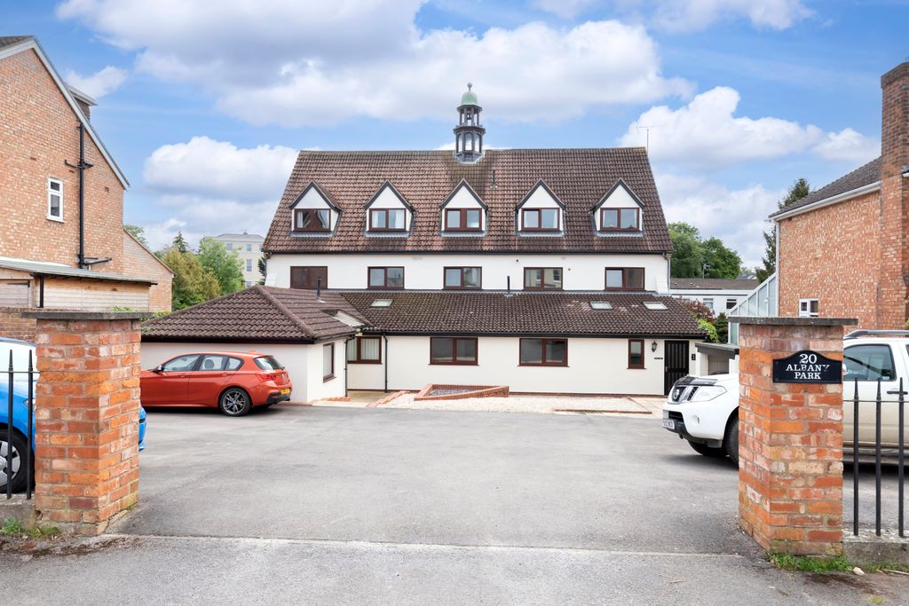 Property photo 1 of 8