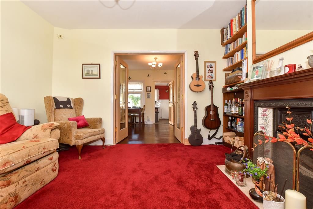 Property photo 3 of 12 Lounge